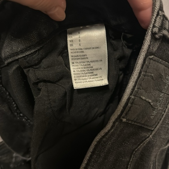 Size 0 American eagle super stress black jean shorts - Picture 4 of 5